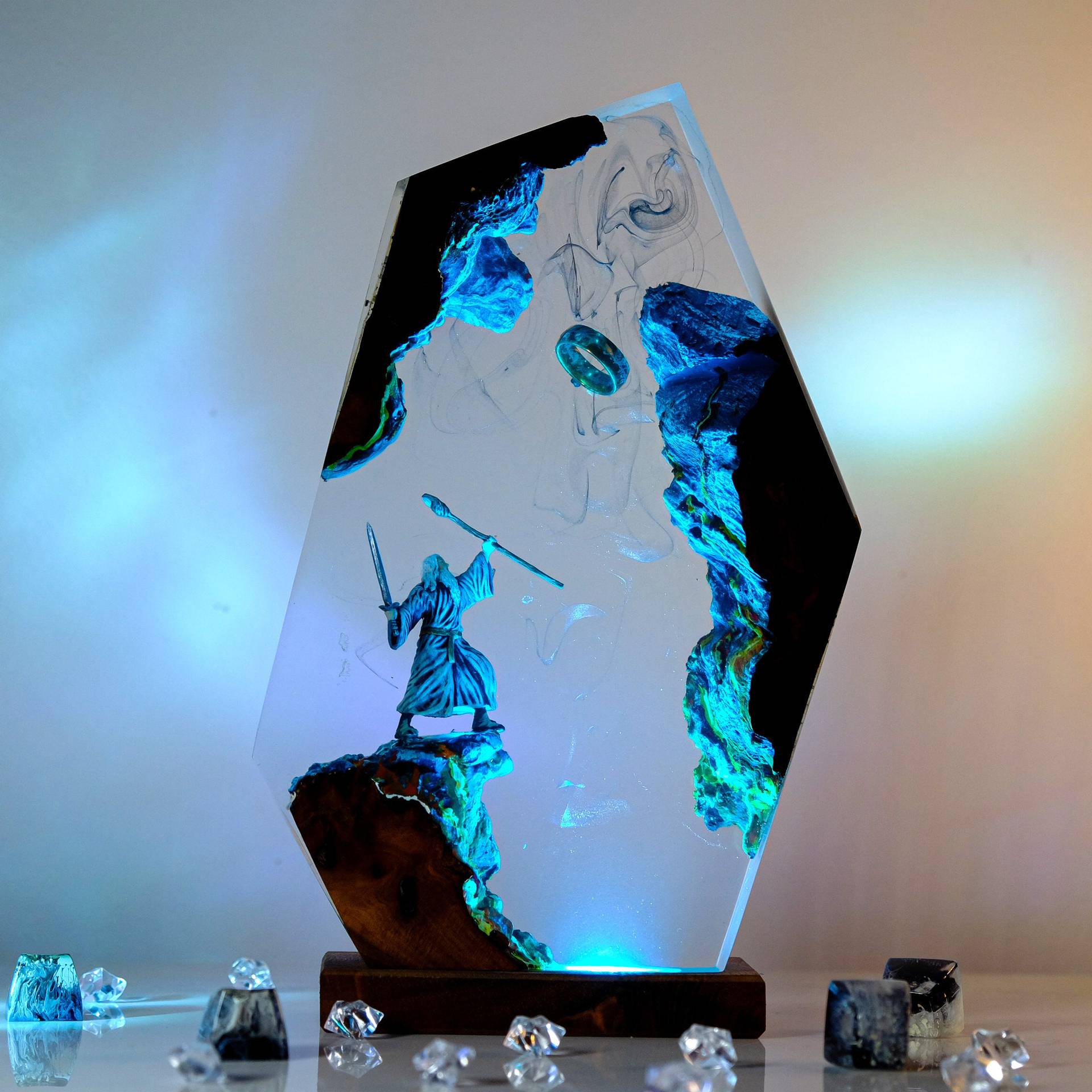 Home Decor Product - Figurka z sceny filmowej, stolik, lampa