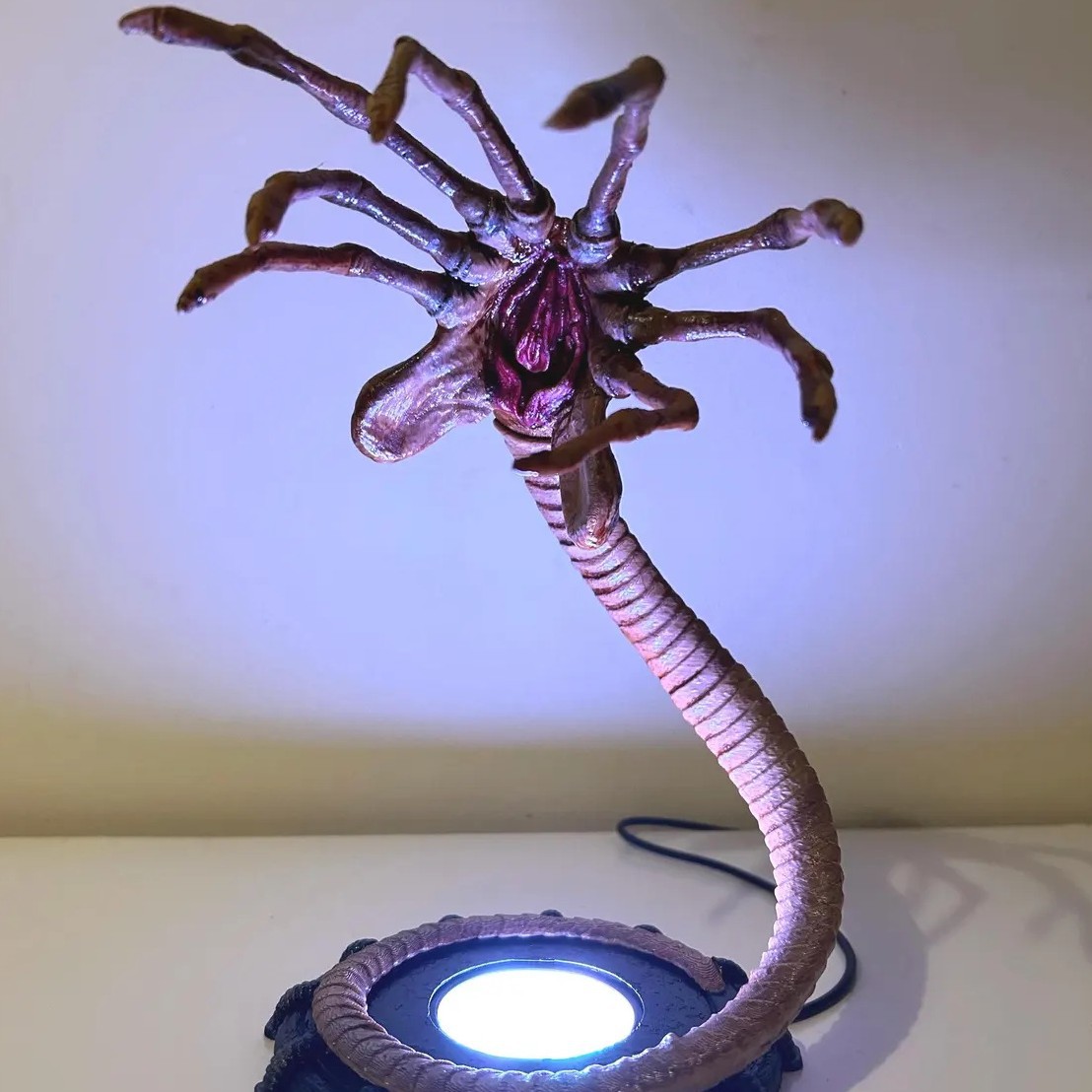 Lampka nocna Alien Facehugger, – Home Decor Com recenzja i cena